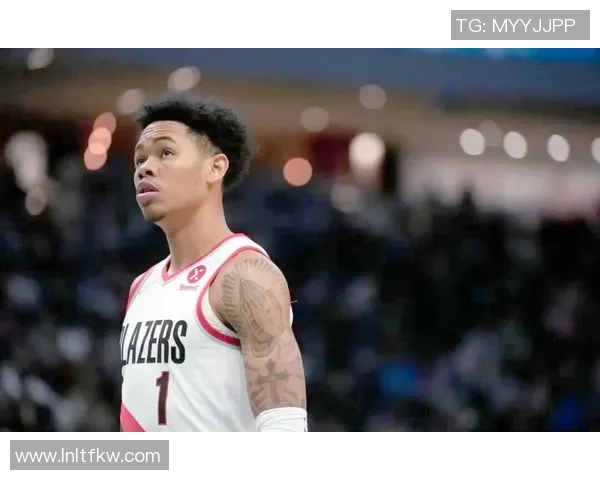 开拓者队新秀安索尼·西蒙斯在训练中表现抢眼