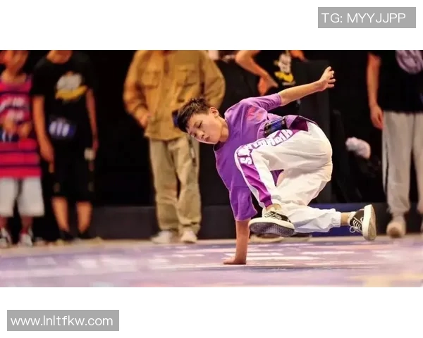 极限运动嘉年华精彩回顾成都街舞队展现非凡状态与激情表演 极限运动嘉年华精彩回顾成都街舞队展现非凡状态与激情表演